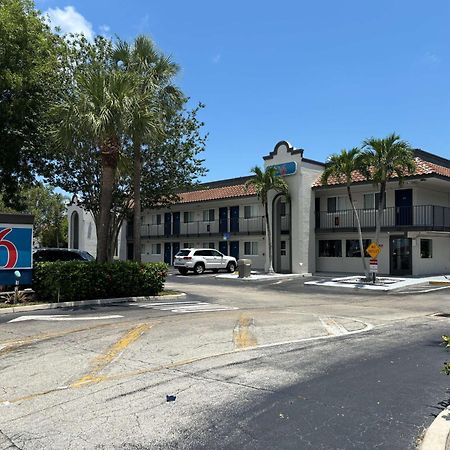 Motel 6 Riviera Beach Fl 外观 照片