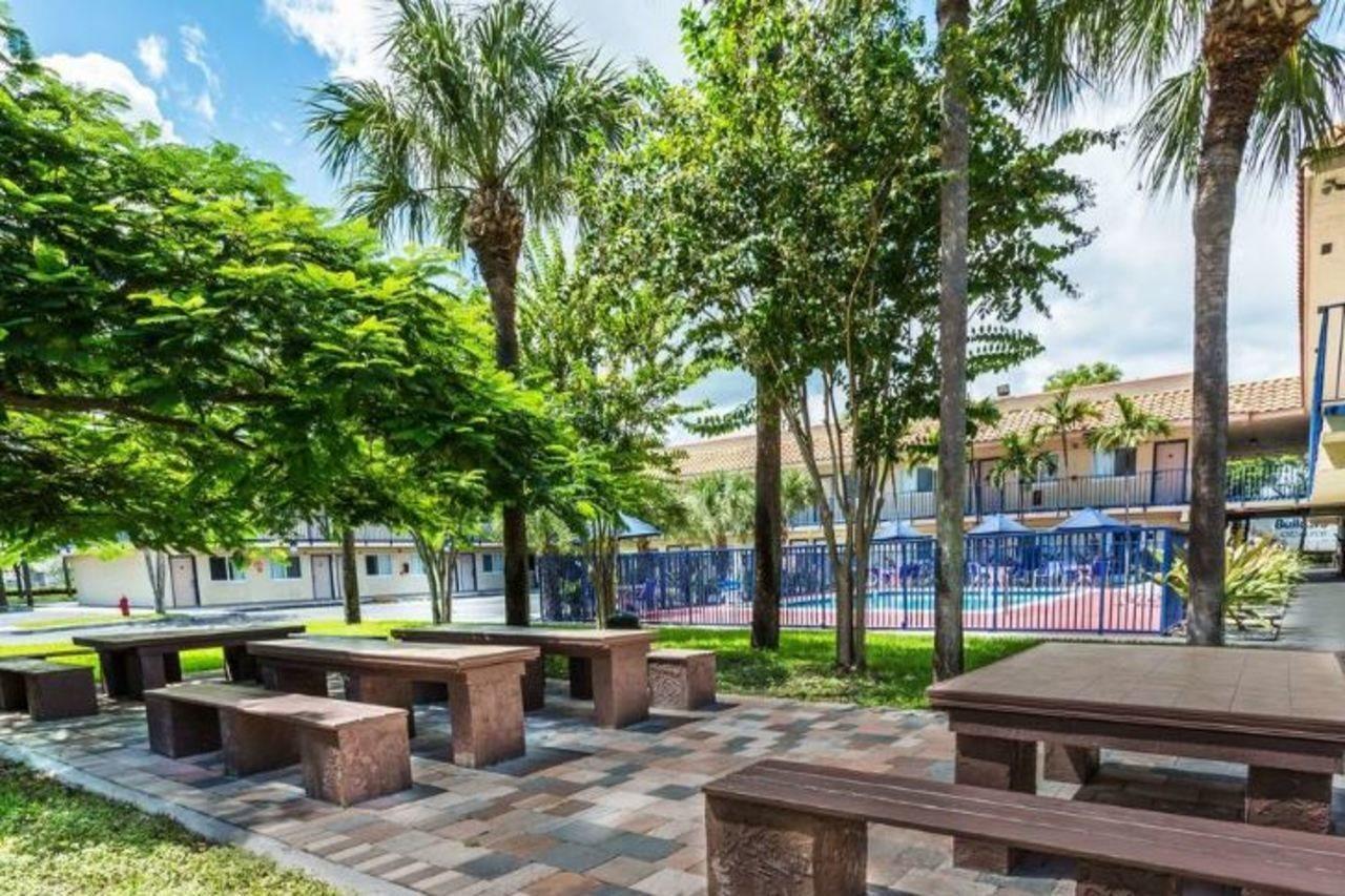 Motel 6 Riviera Beach Fl 外观 照片
