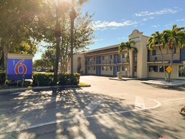Motel 6 Riviera Beach Fl 外观 照片