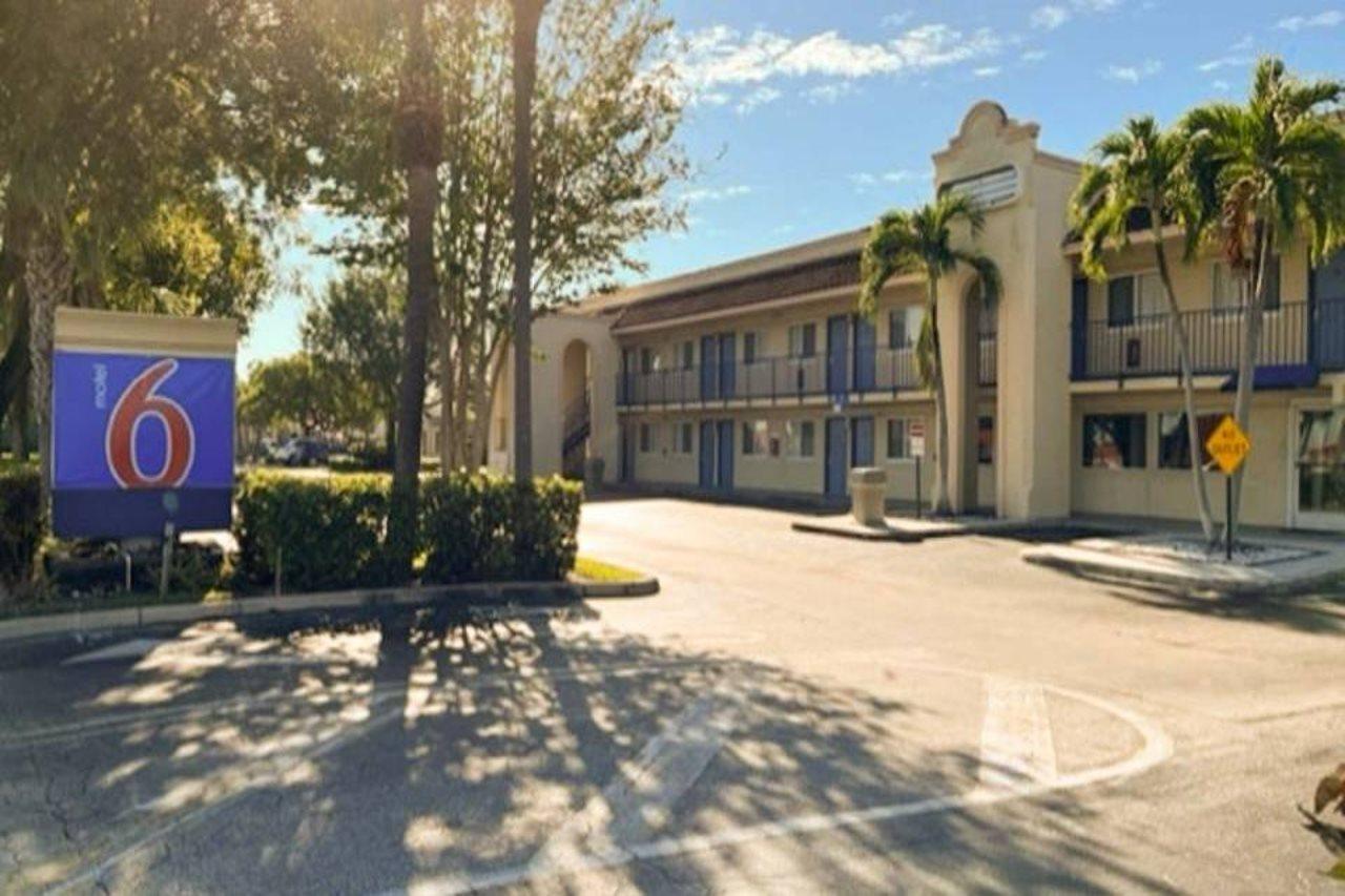 Motel 6 Riviera Beach Fl 外观 照片
