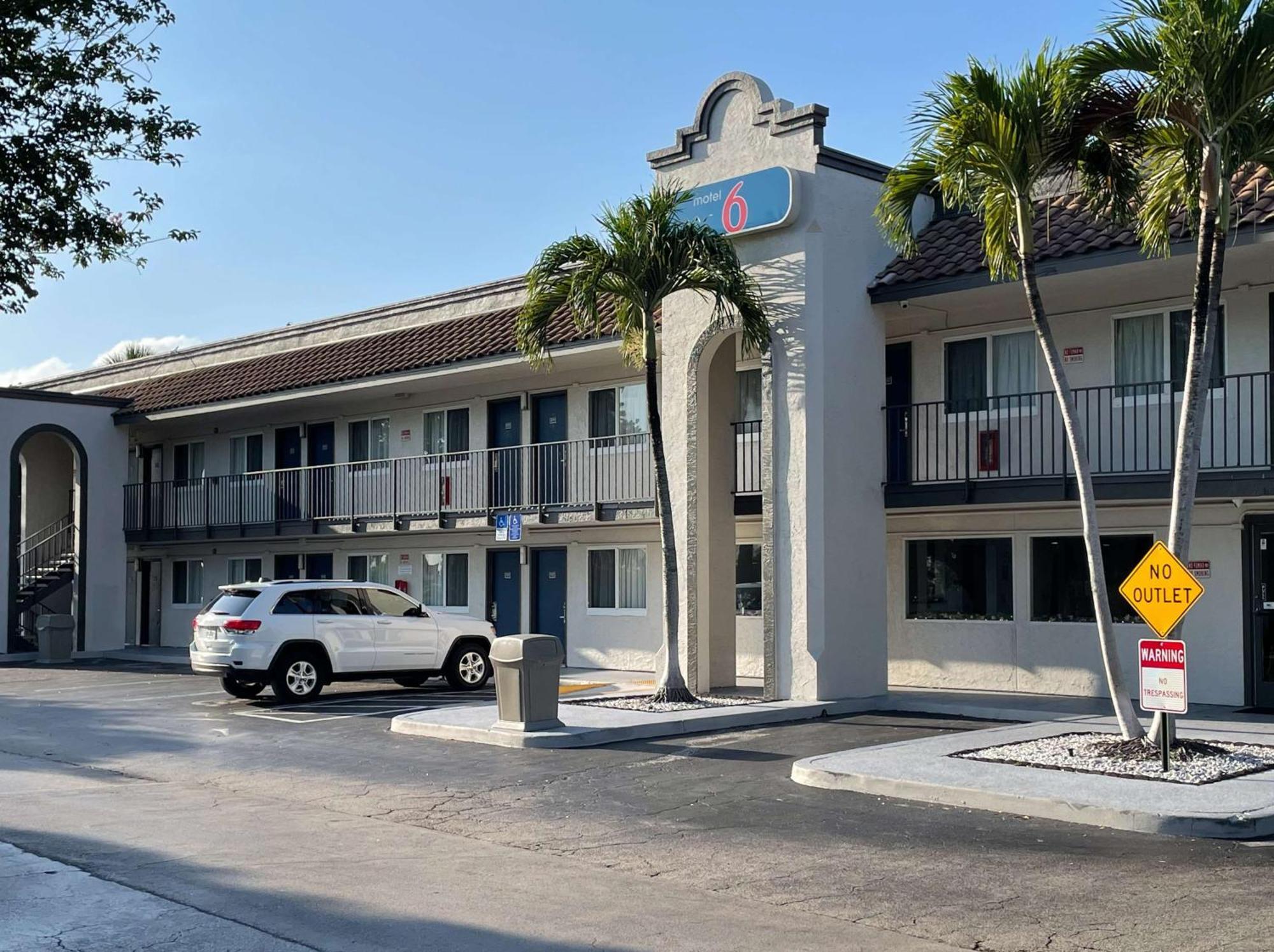 Motel 6 Riviera Beach Fl 外观 照片